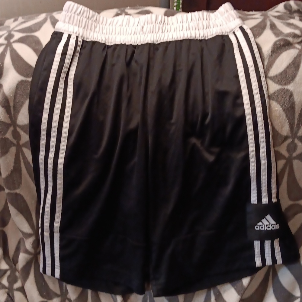 Men's medium Adidas basketball shorts